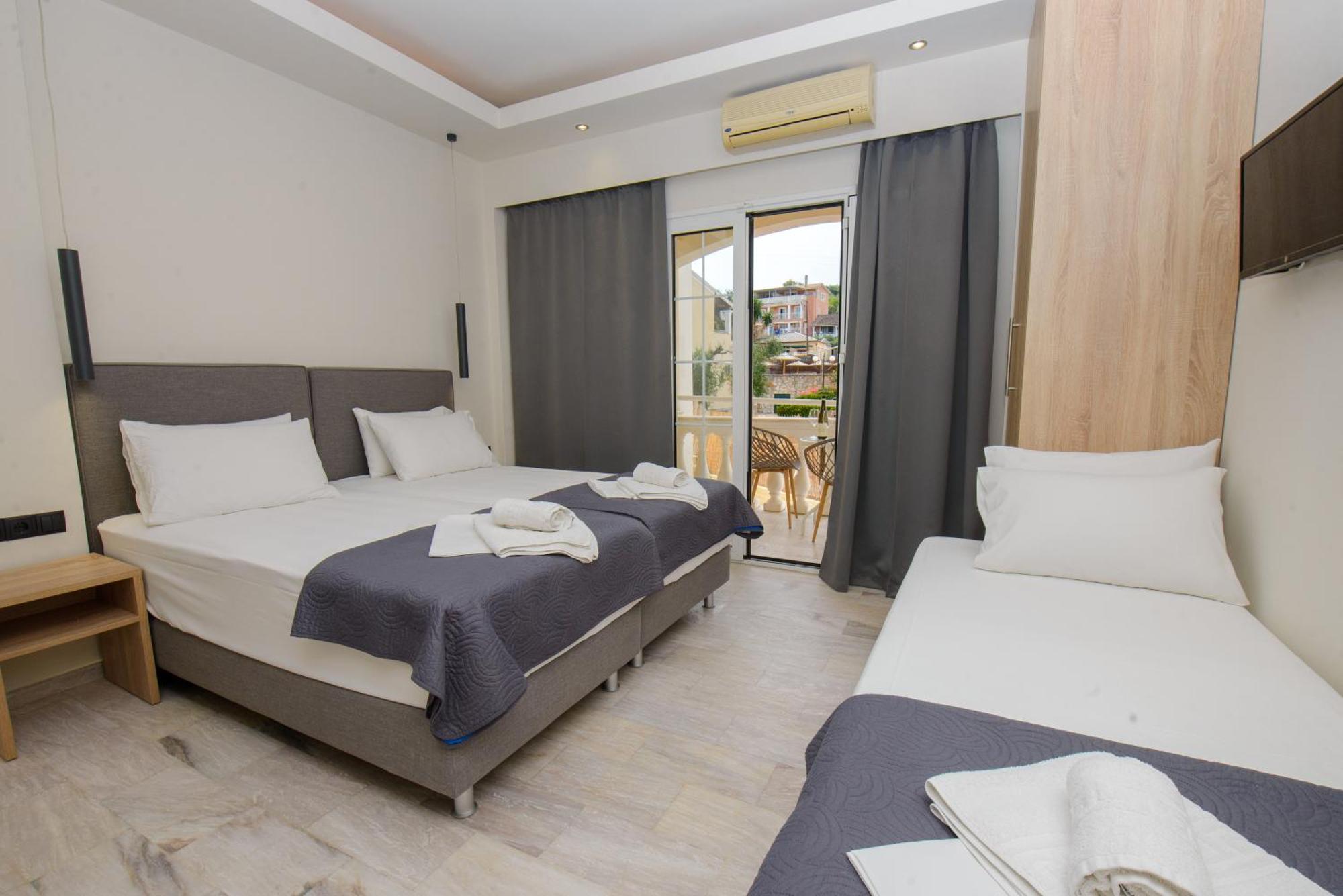 Saint Spiridon Hotel Kassiopi Dış mekan fotoğraf